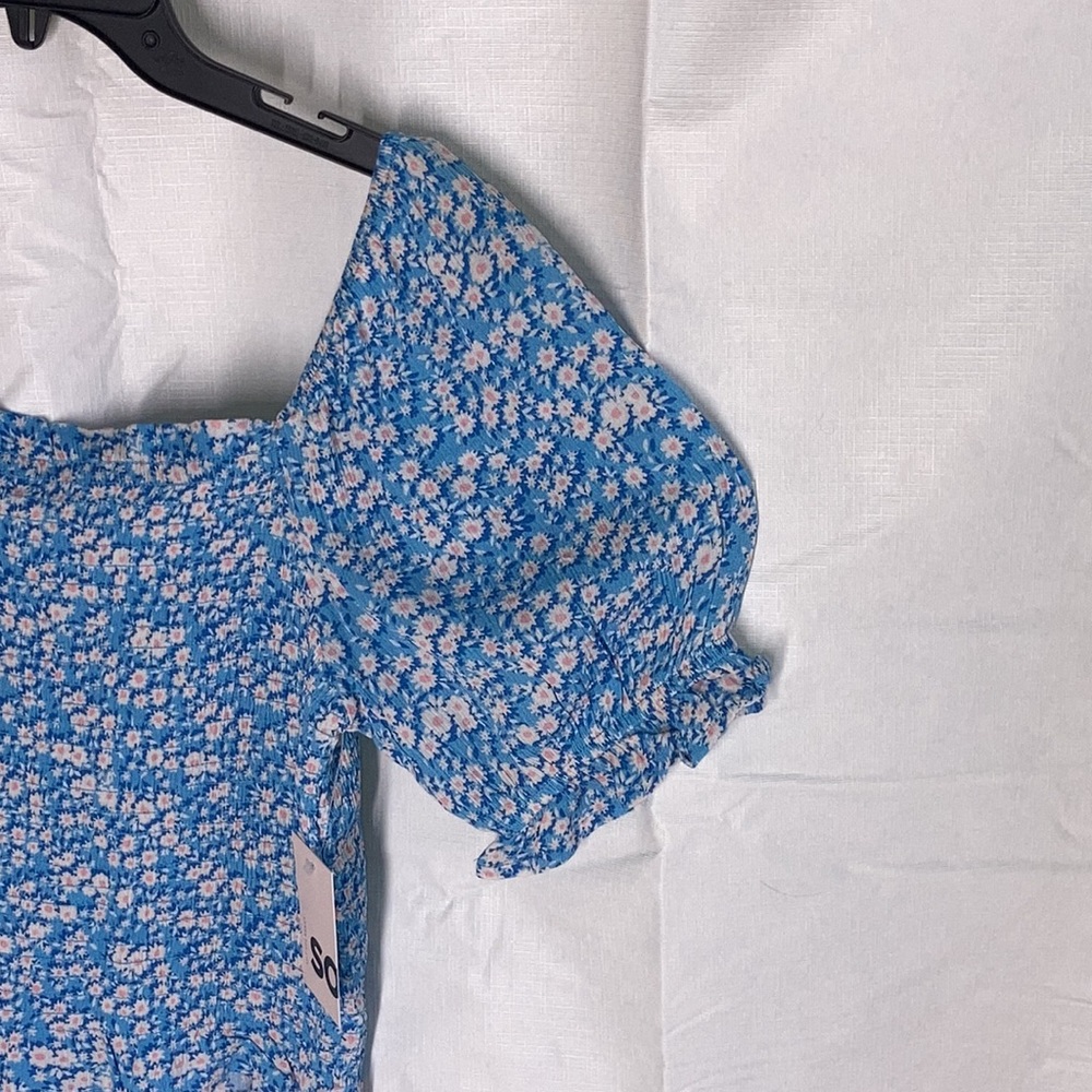 3/$24 So top blue floral print puff sleeve smocked crop top boho casual L jr - Picture 5 of 17